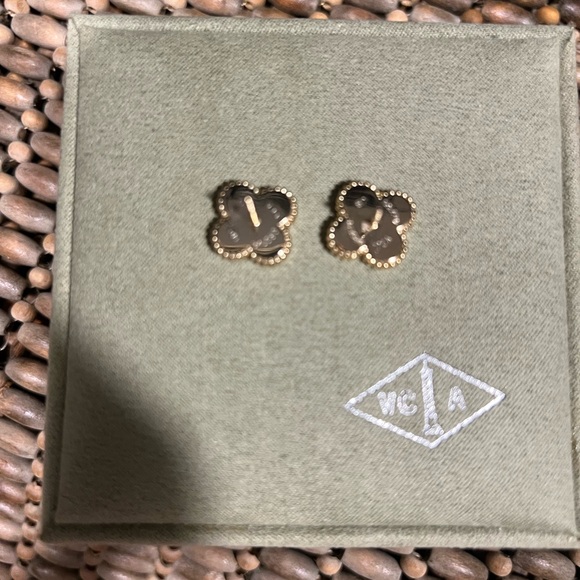 Van Cleef  & Arpels earrings just beautiful worn a couple times, replaced posts - Picture 3 of 5